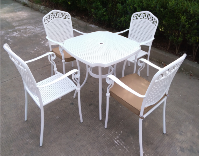 网格白色铸铝一桌四椅 网格白色铸铝一桌四椅