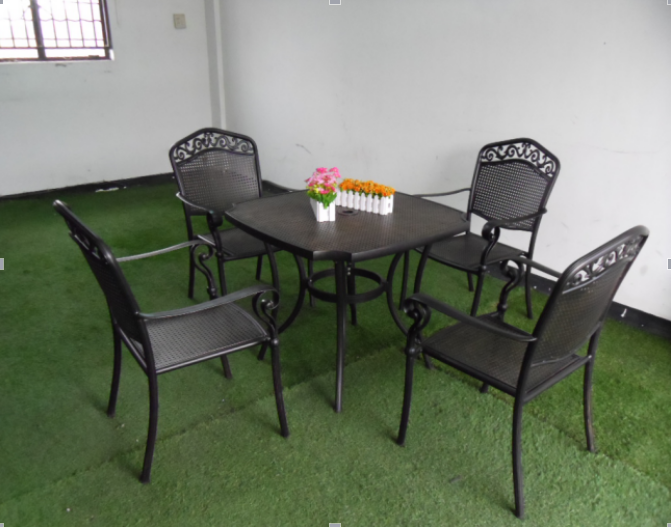 网格黑色铸铝一桌四椅 网格黑色铸铝一桌四椅